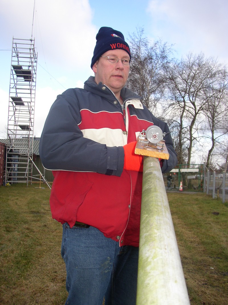 Henk PA5VK monteerd de 40m dipool